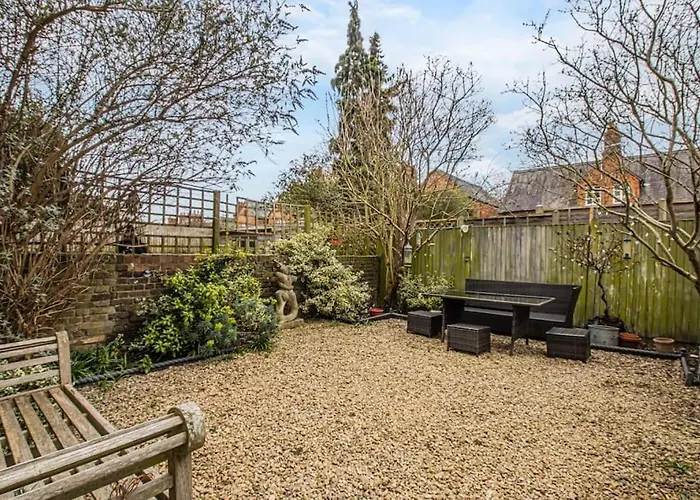 Charming 1 Bedroom Retreat In Central Windsor